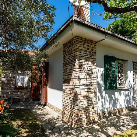 Girasole By Interhome Алассио